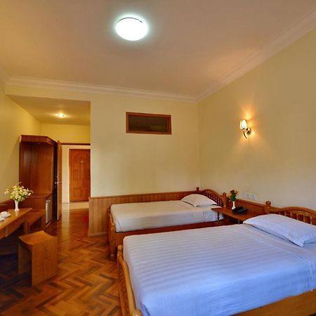 Win Unity Hotel Pyin Oo Lwin Buitenkant foto