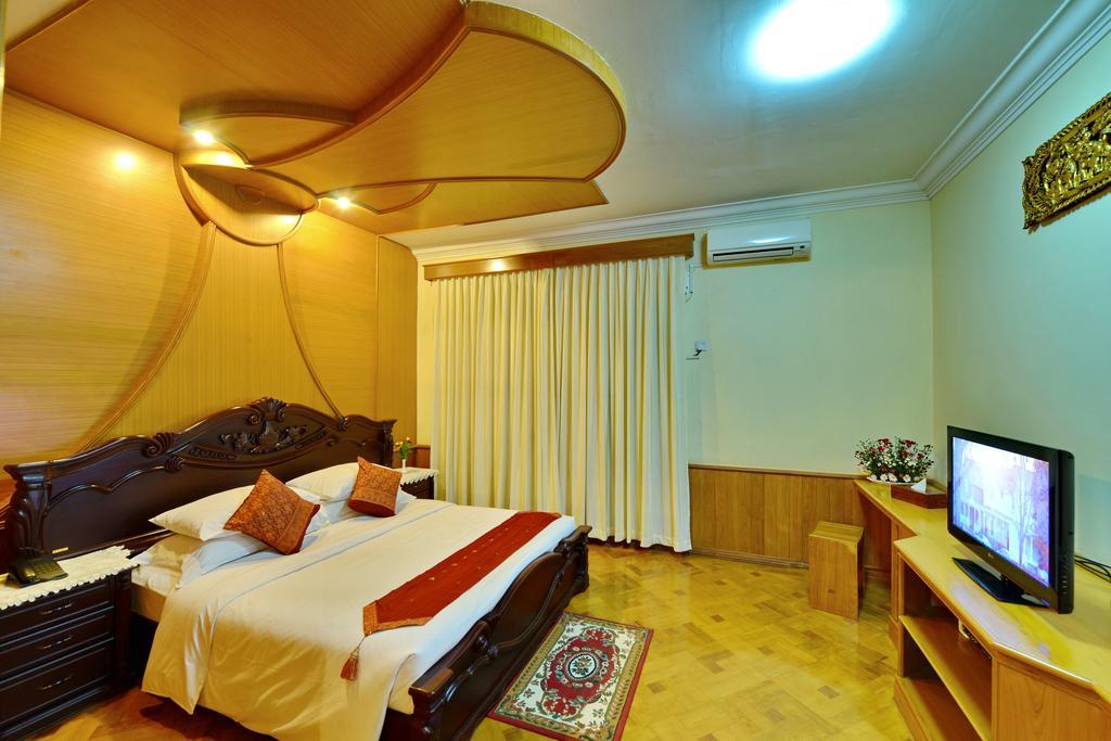 Win Unity Hotel Pyin Oo Lwin Buitenkant foto