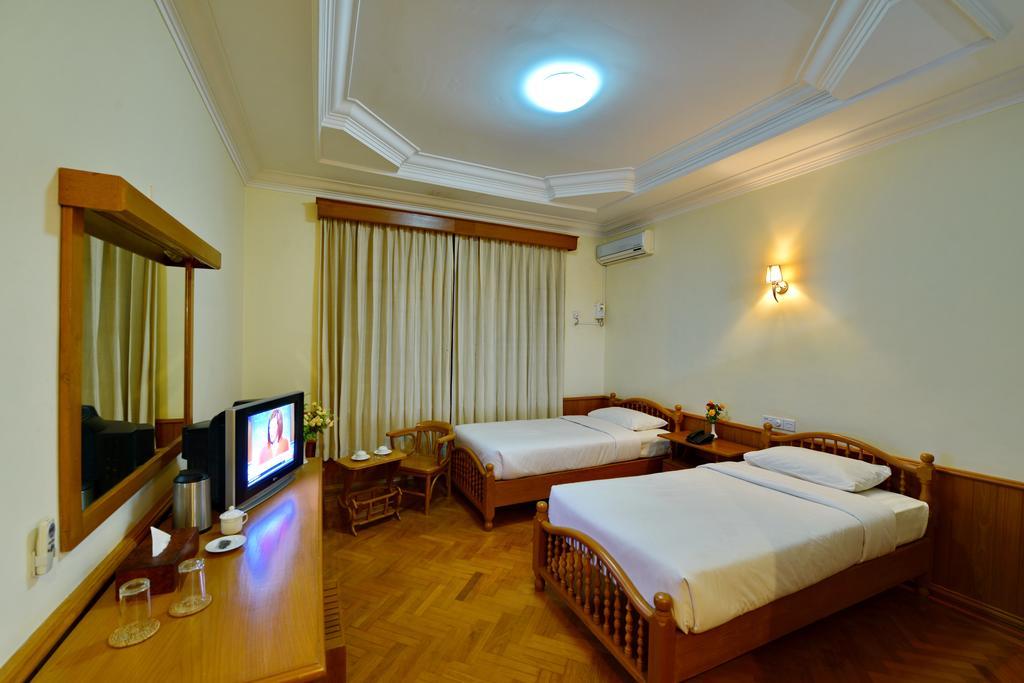 Win Unity Hotel Pyin Oo Lwin Buitenkant foto