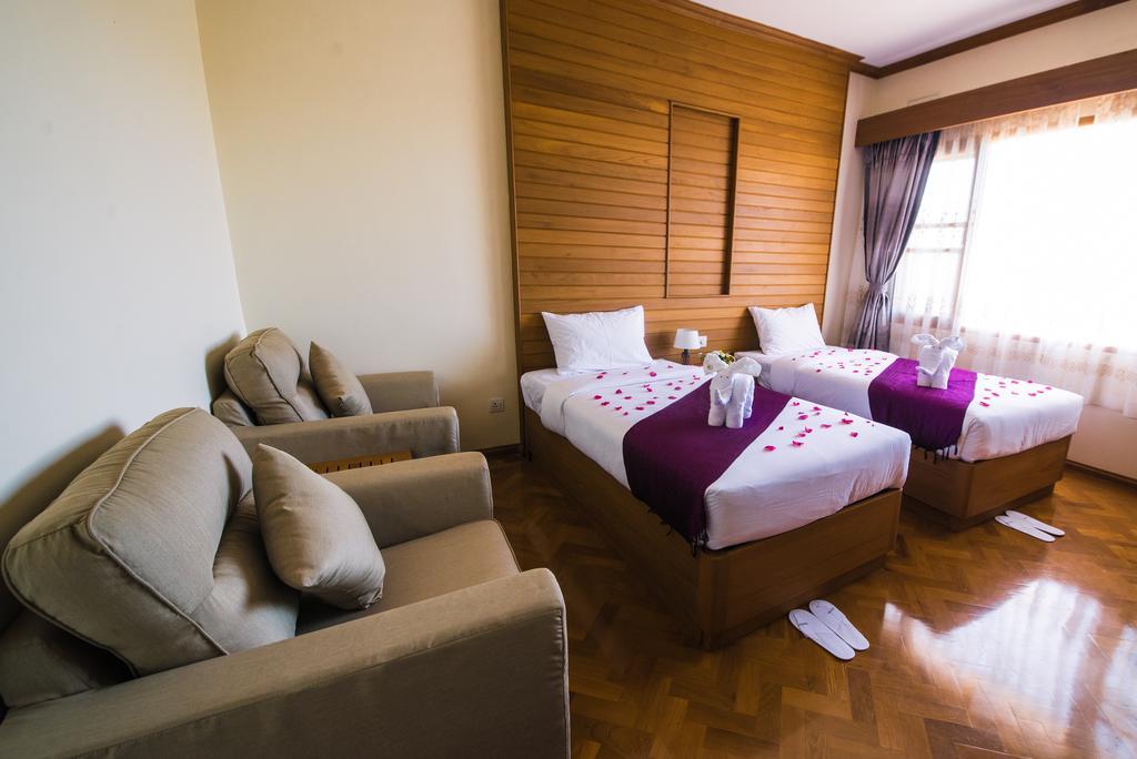 Win Unity Hotel Pyin Oo Lwin Buitenkant foto