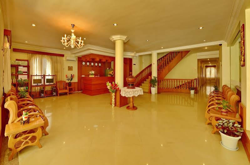 Win Unity Hotel Pyin Oo Lwin Buitenkant foto