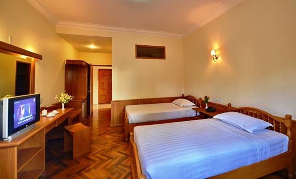 Win Unity Hotel Pyin Oo Lwin Buitenkant foto